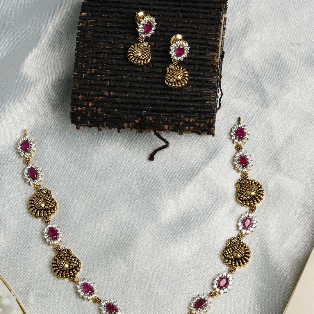 RUBY NECKLACE WITH STUDS