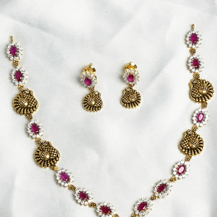 RUBY NECKLACE WITH STUDS