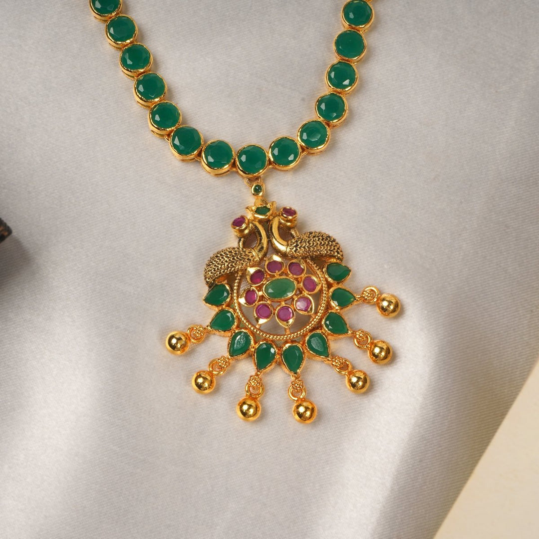 Emerald Short NecklaceNecklaceIshna